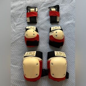 Set of knee, elbow, and wrist guards